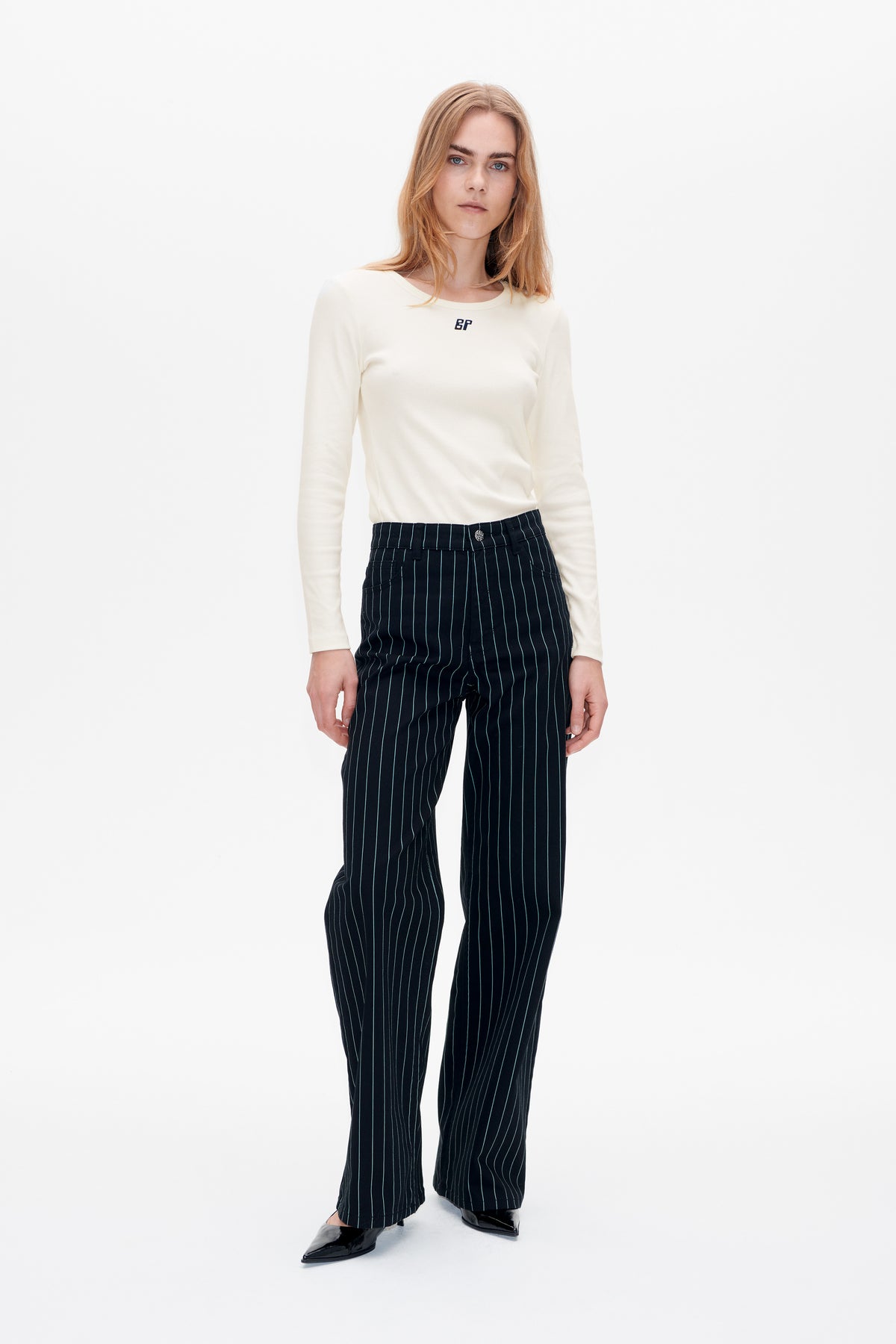 23935_9861_Lookfront.jpg Mediendatei