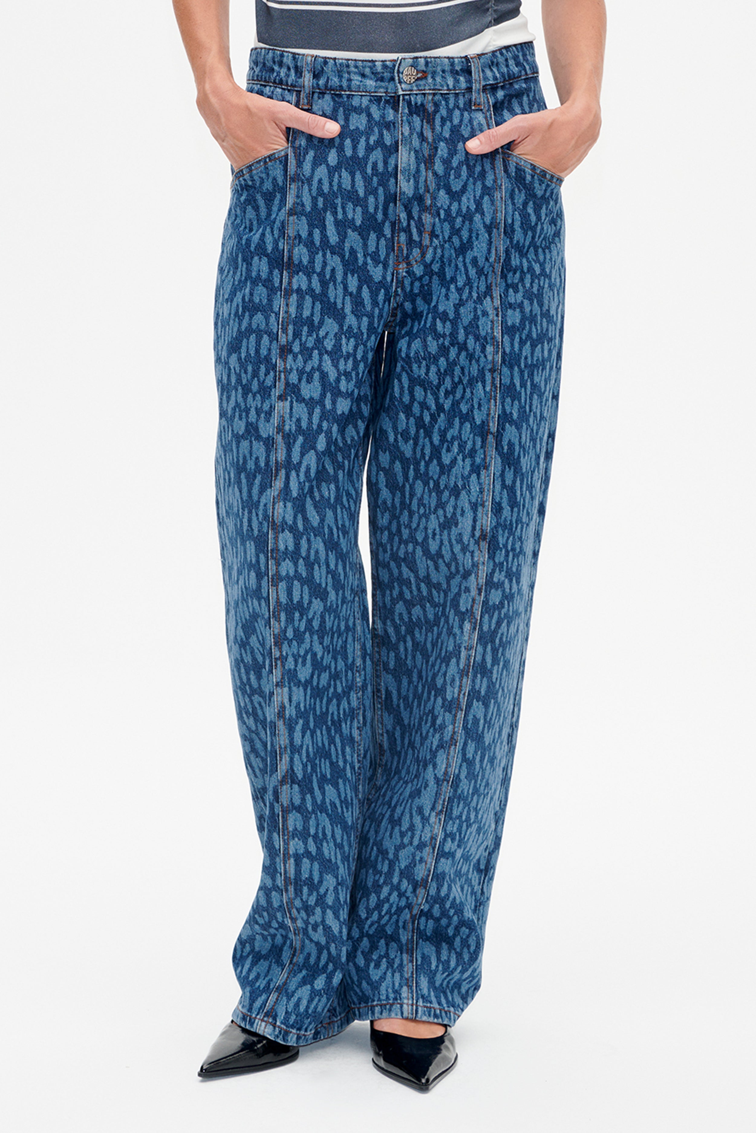 24140_7404_DETAIL.png media file