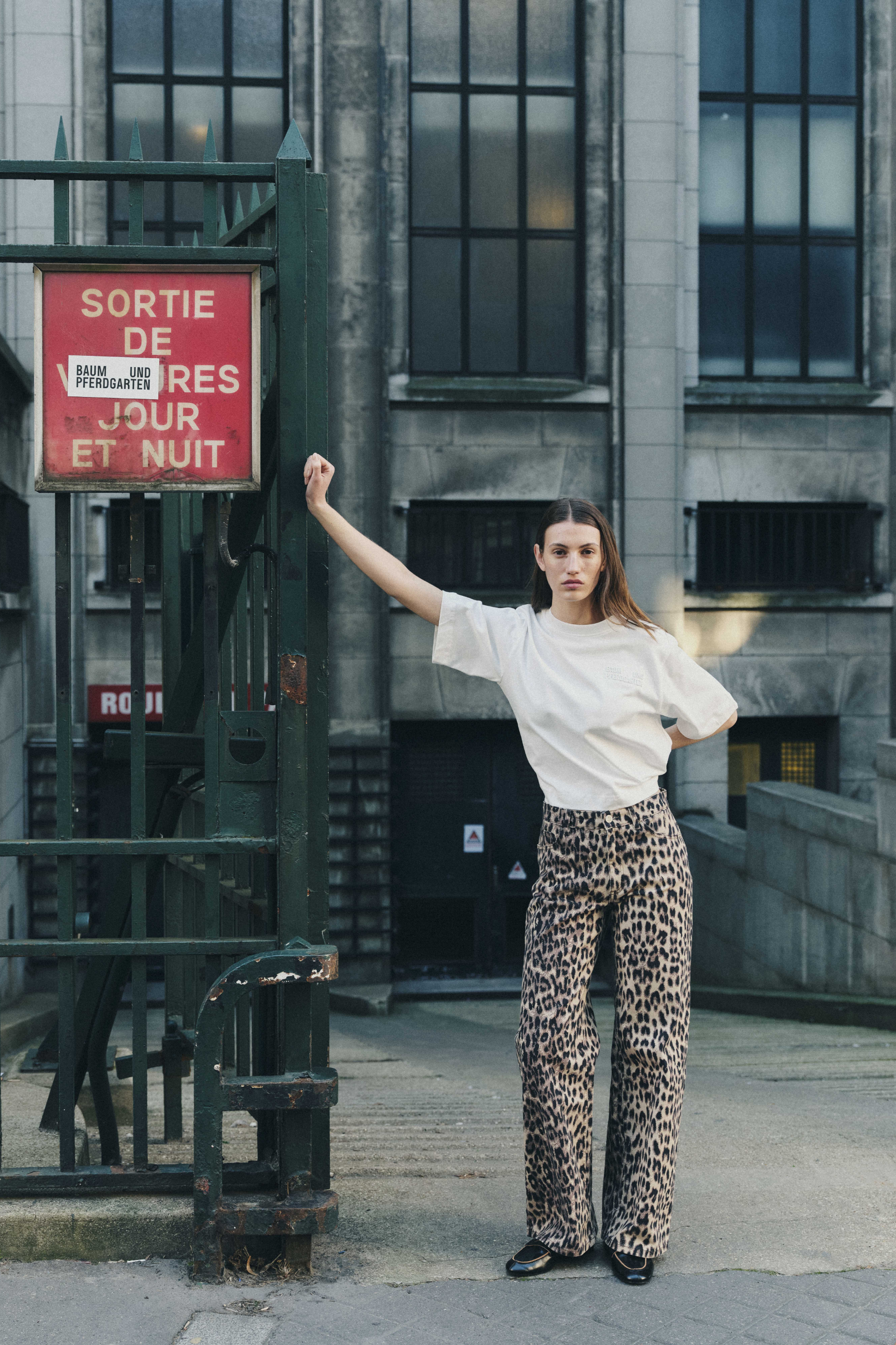 NICETTE JEANS | Braun Baum Leopardenmuster