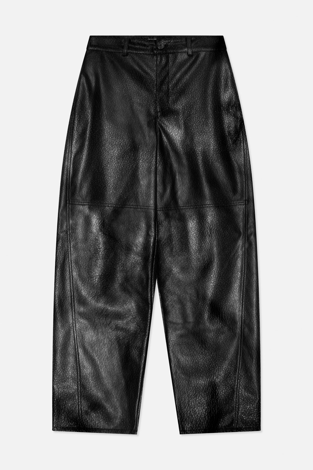Vorderansicht: schwarze, strukturierte Shorts mit weitem Bein, knöpfbarem Bund und Gürtelschlaufen